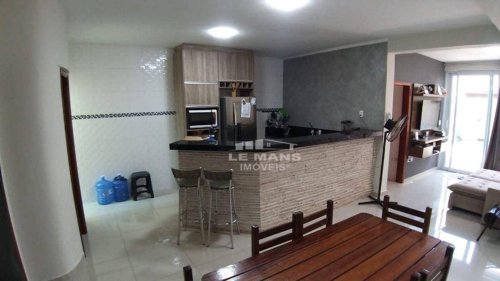 Casa à venda com 2 quartos, 100m² - Foto 1