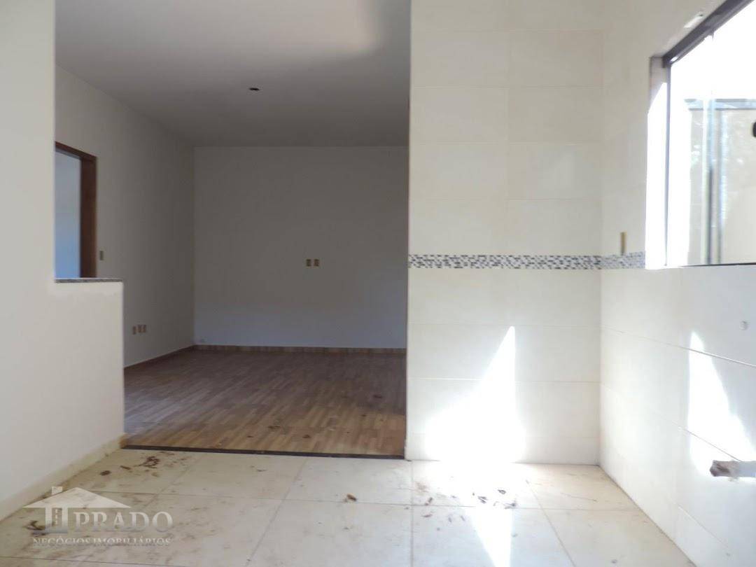 Casa à venda com 2 quartos, 58m² - Foto 9