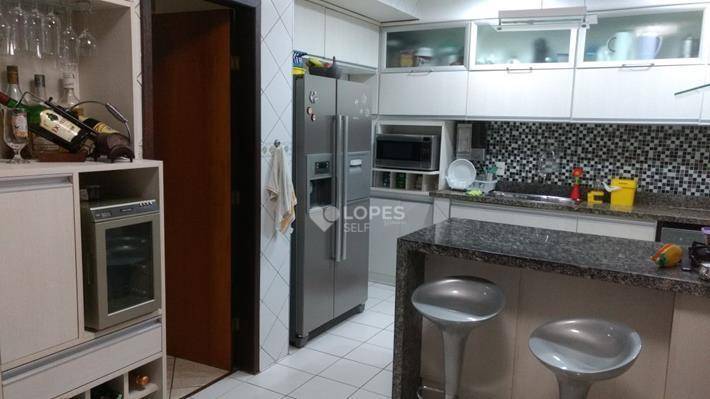 Casa à venda com 4 quartos, 320m² - Foto 12