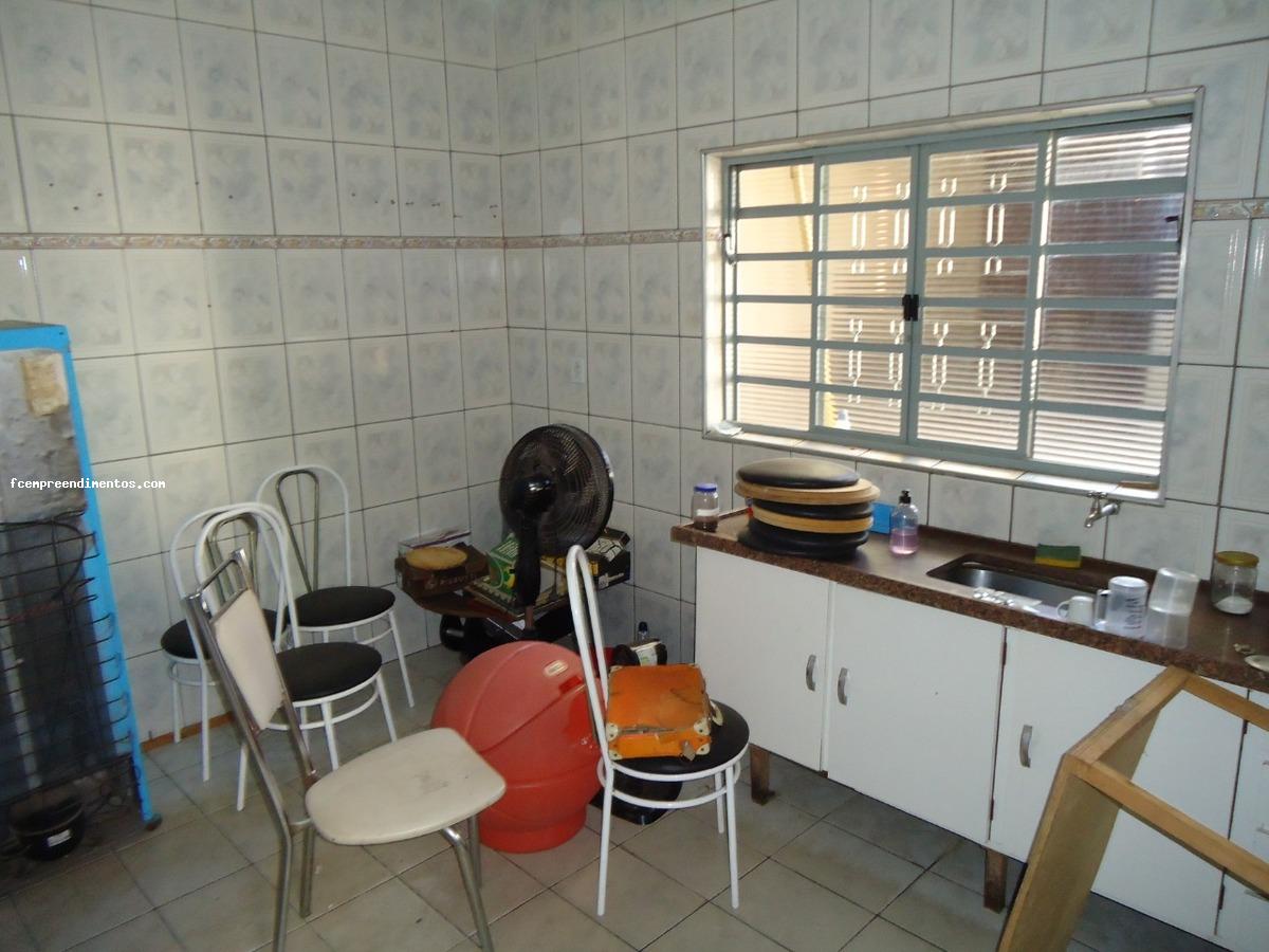 Casa à venda com 3 quartos, 250m² - Foto 11