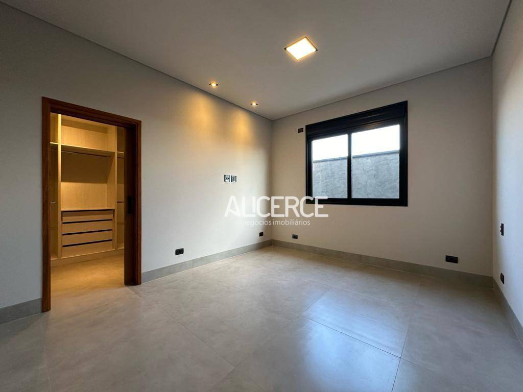 Casa de Condomínio à venda com 3 quartos, 224m² - Foto 4