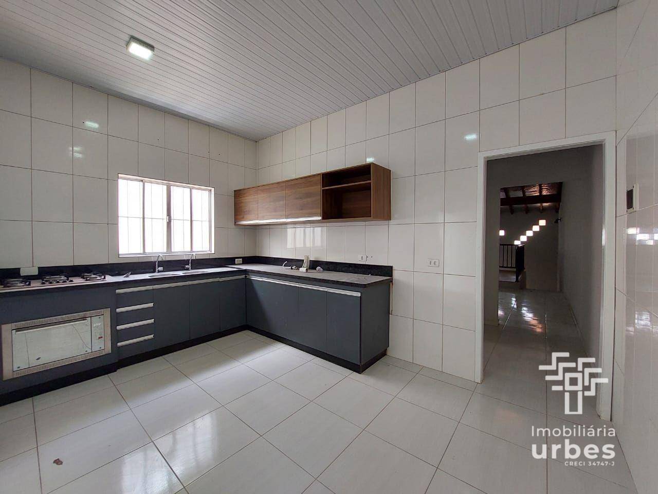 Casa para alugar com 3 quartos, 236m² - Foto 1