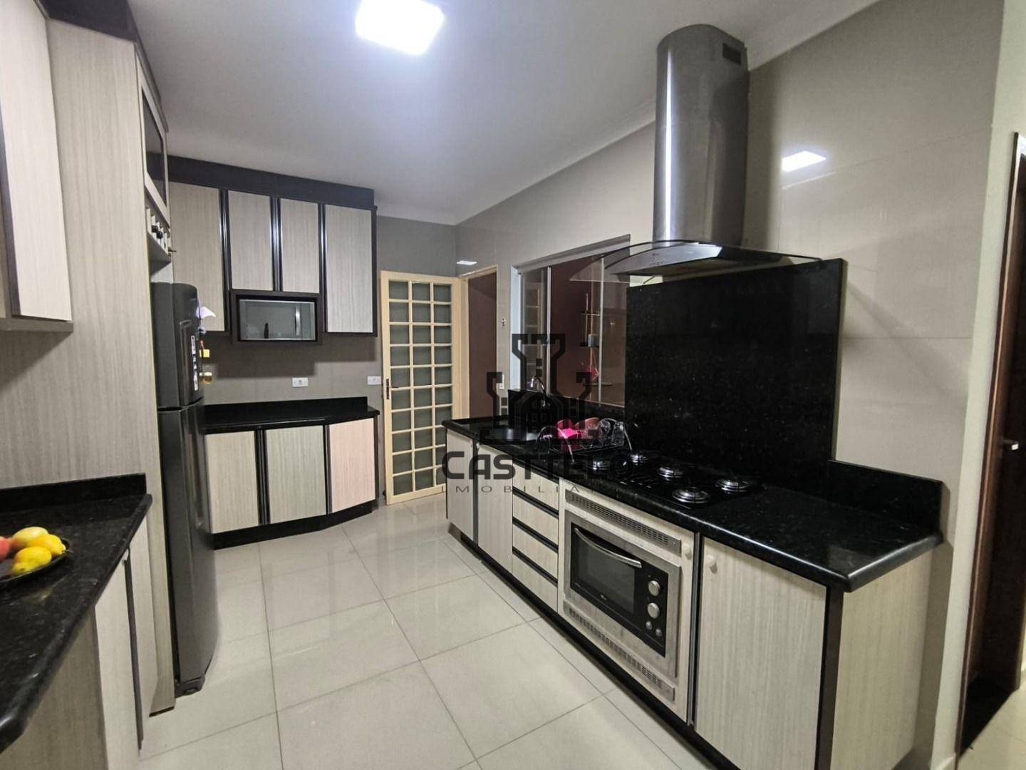 Casa à venda com 2 quartos, 70m² - Foto 11