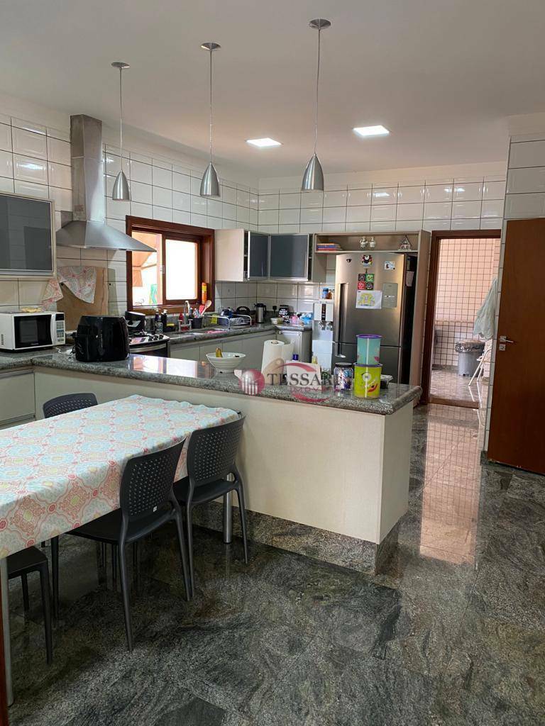 Casa à venda e aluguel com 4 quartos, 600m² - Foto 4