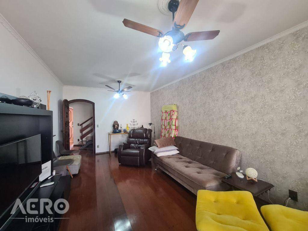 Casa à venda com 3 quartos, 246m² - Foto 2