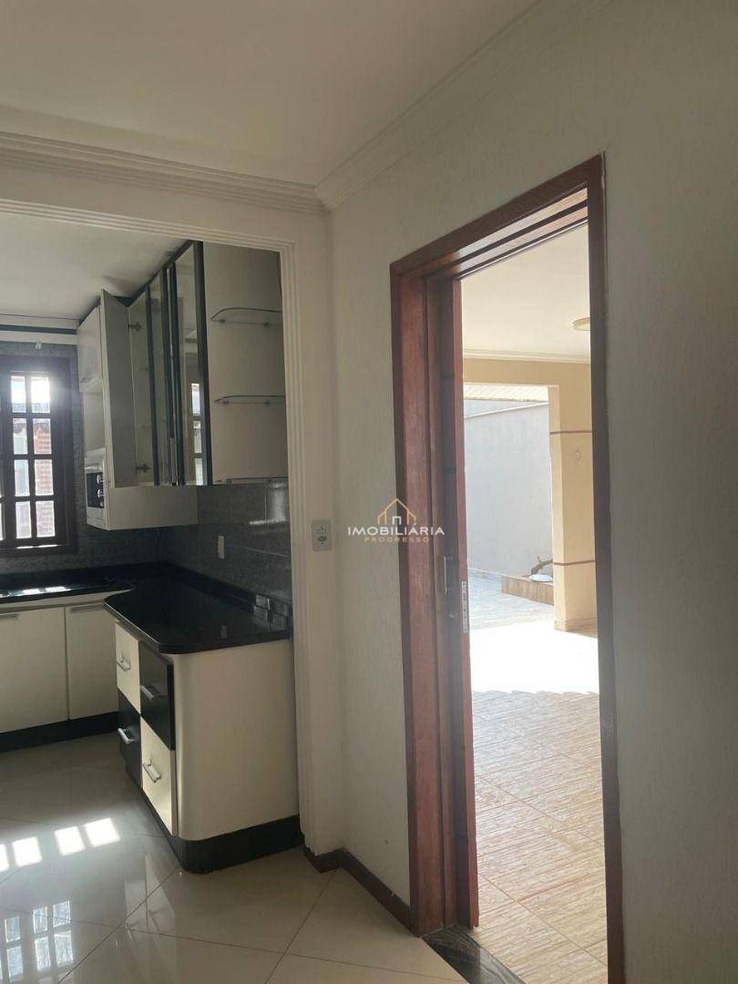 Casa à venda com 3 quartos, 235m² - Foto 14