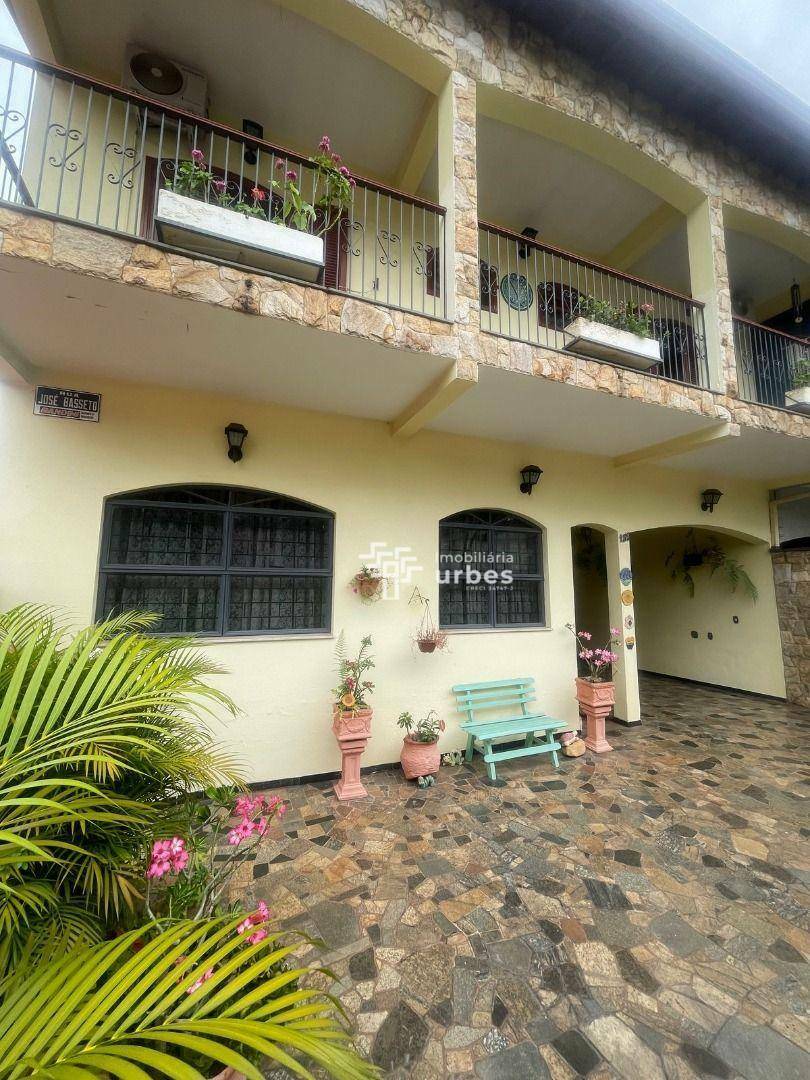 Casa à venda com 3 quartos, 208m² - Foto 4
