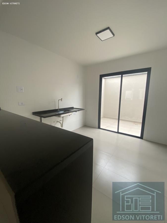 Sobrado à venda com 2 quartos, 96m² - Foto 4