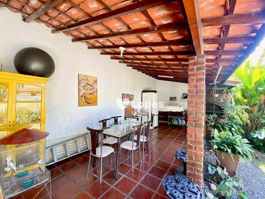 Casa à venda com 4 quartos, 140m² - Foto 2