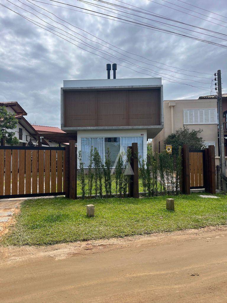 Casa, 3 quartos, 243 m² - Foto 1