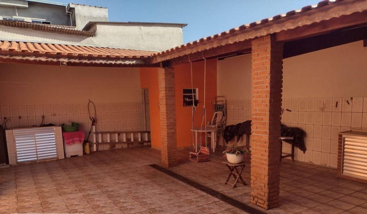 Casa à venda com 2 quartos, 250m² - Foto 2