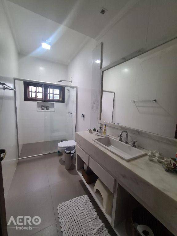 Casa de Condomínio à venda com 5 quartos, 700m² - Foto 54