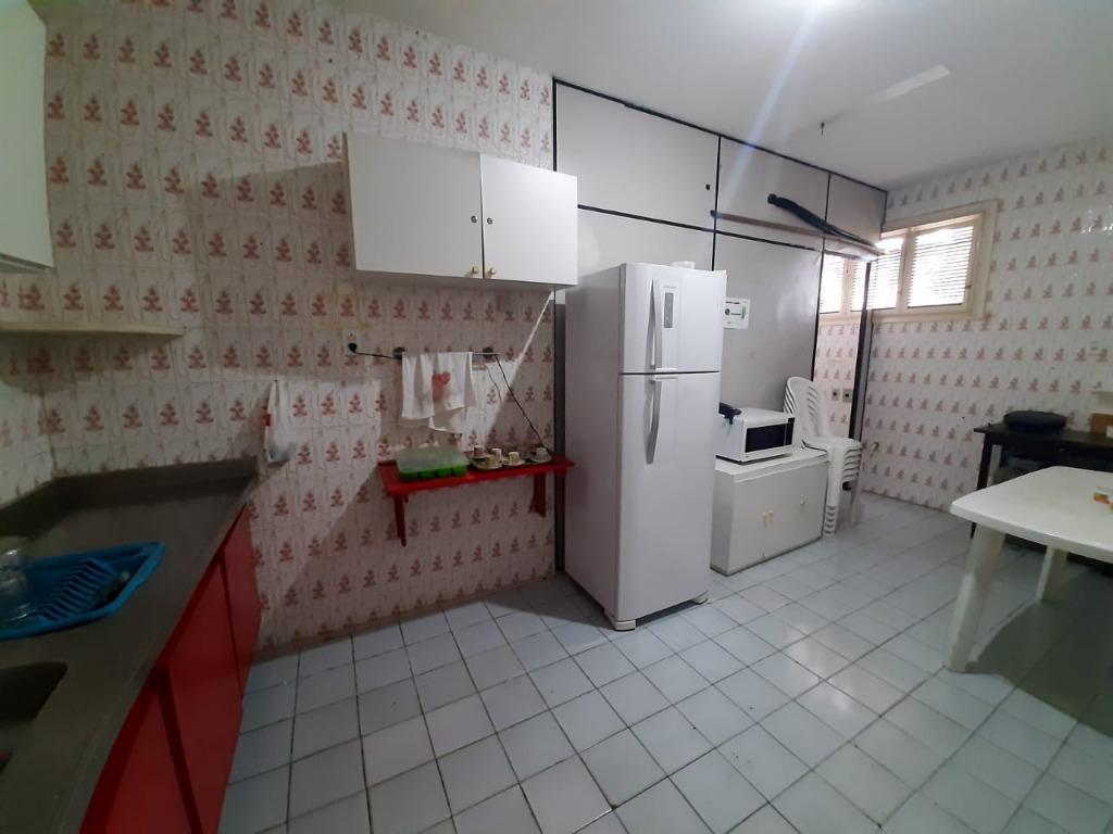 Casa à venda com 4 quartos, 300m² - Foto 16