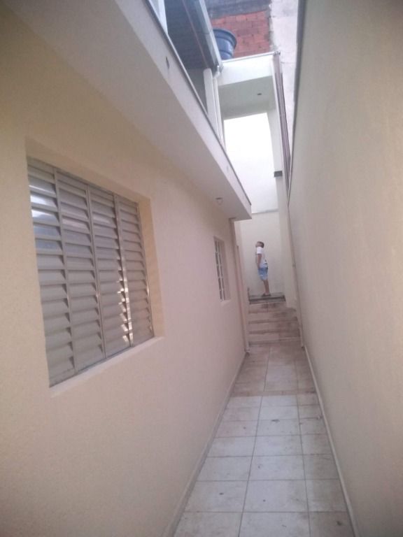 Sobrado à venda com 5 quartos, 200m² - Foto 2