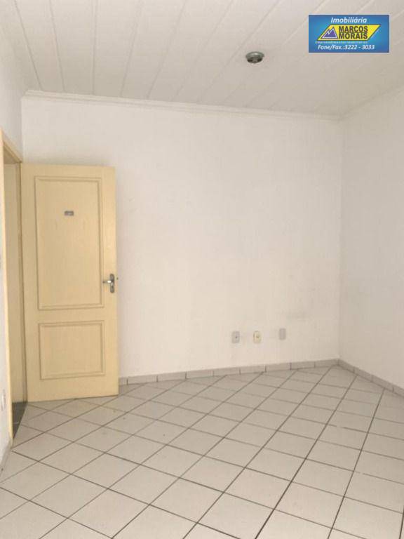 Apartamento à venda com 2 quartos, 70m² - Foto 3