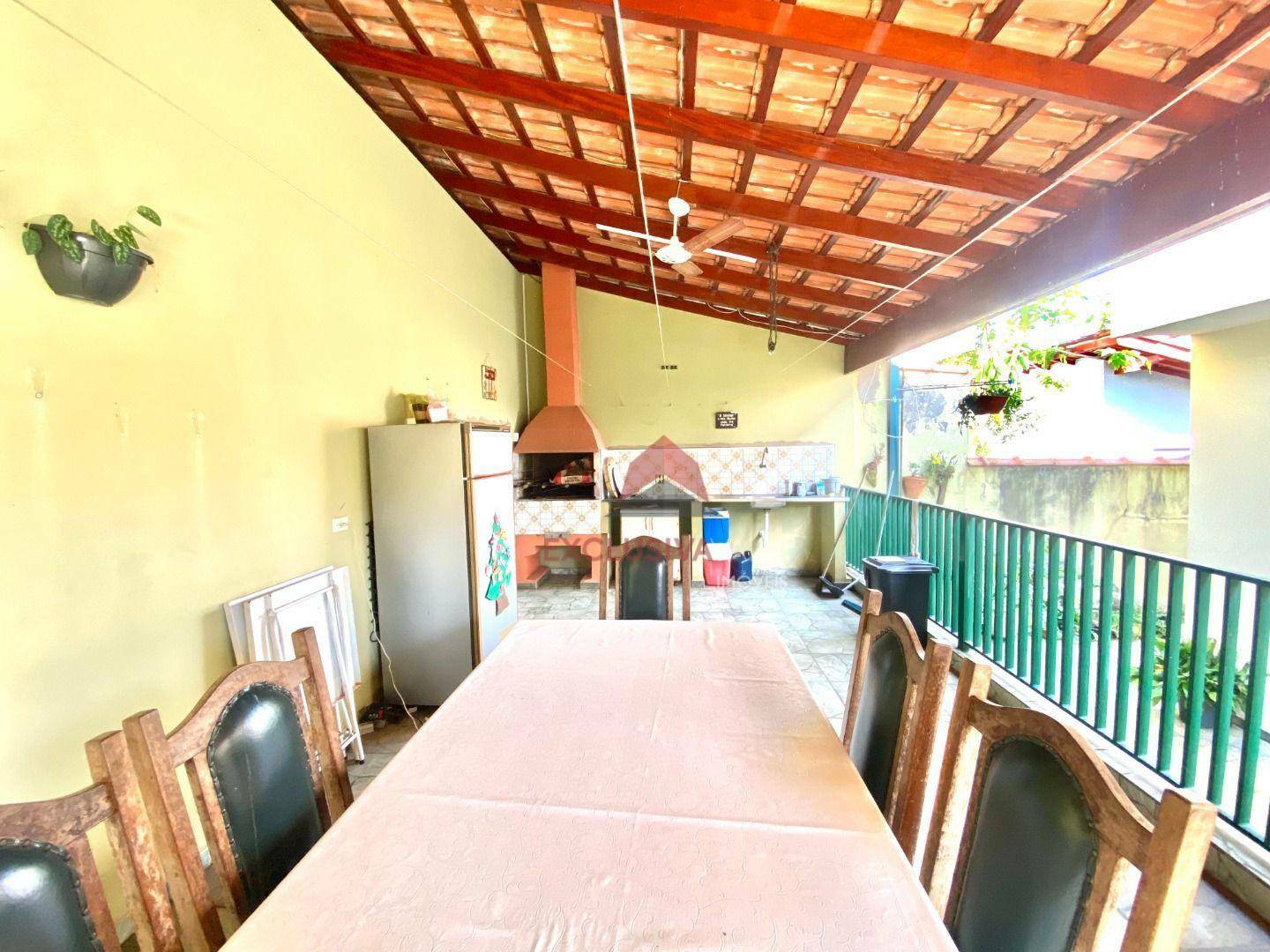 Casa à venda com 4 quartos, 230m² - Foto 4