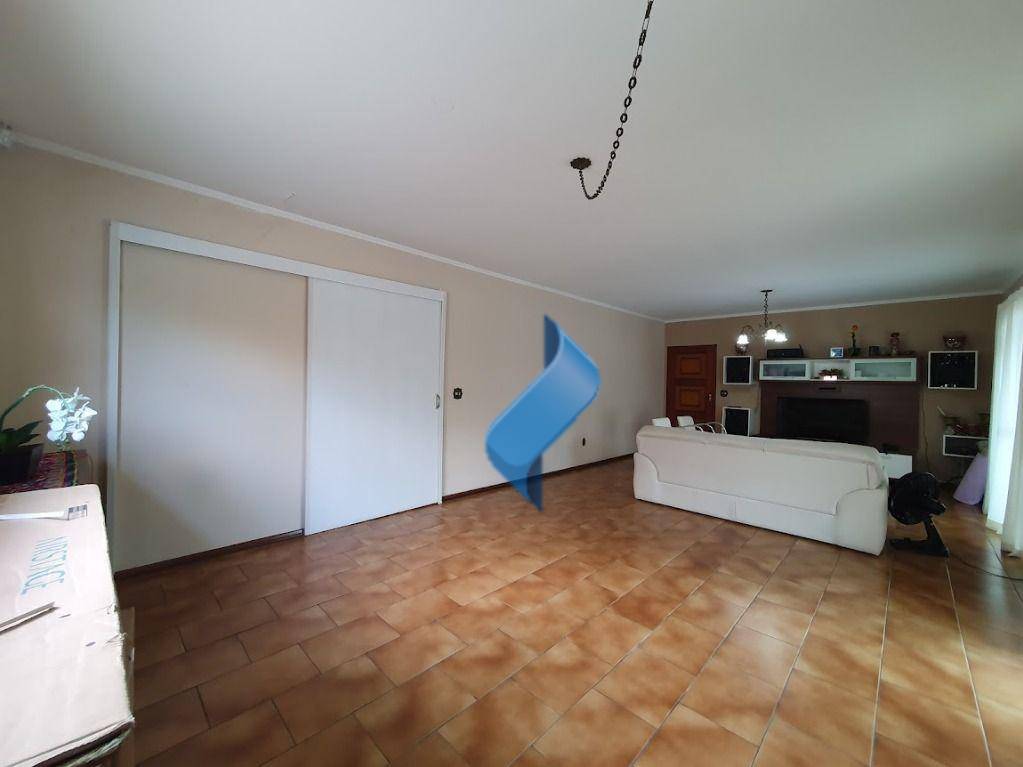 Casa à venda e aluguel com 3 quartos, 328m² - Foto 8