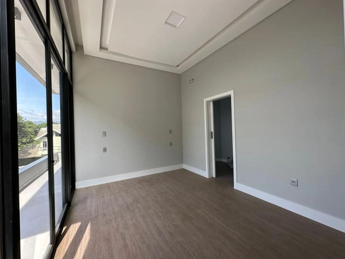 Casa à venda com 3 quartos, 312m² - Foto 4