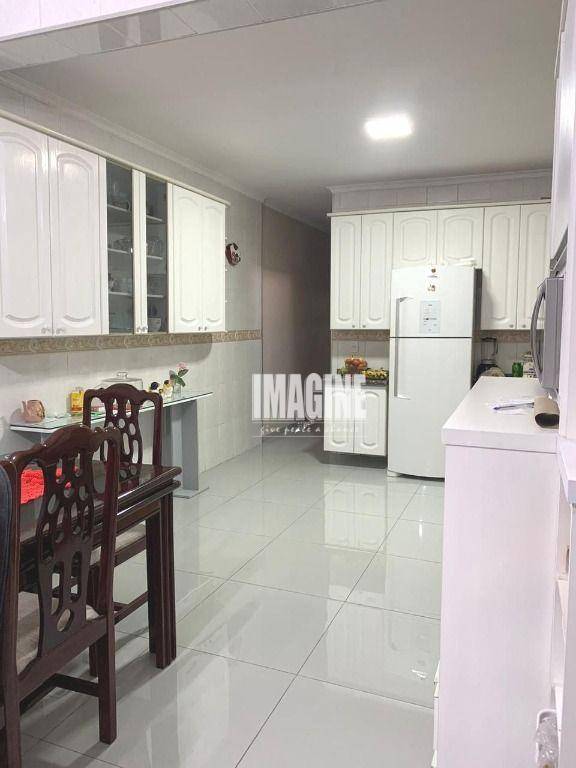 Sobrado à venda com 3 quartos, 200m² - Foto 4