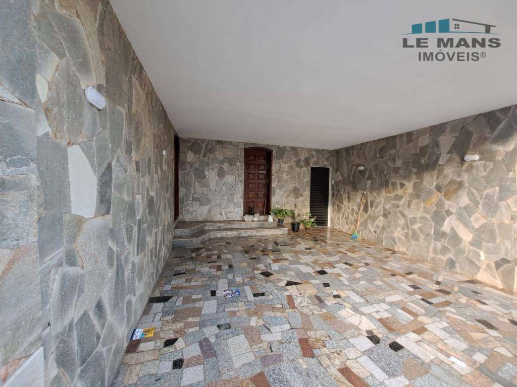 Casa à venda com 4 quartos, 250m² - Foto 4