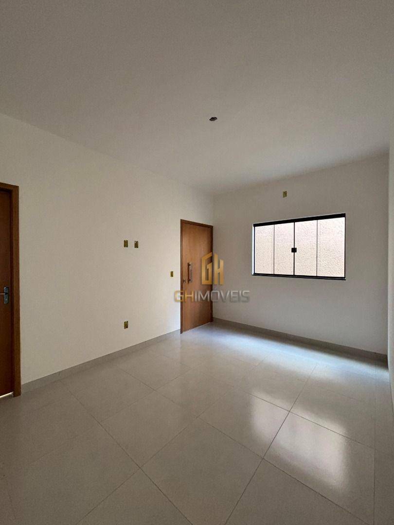 Casa à venda com 2 quartos, 90m² - Foto 4