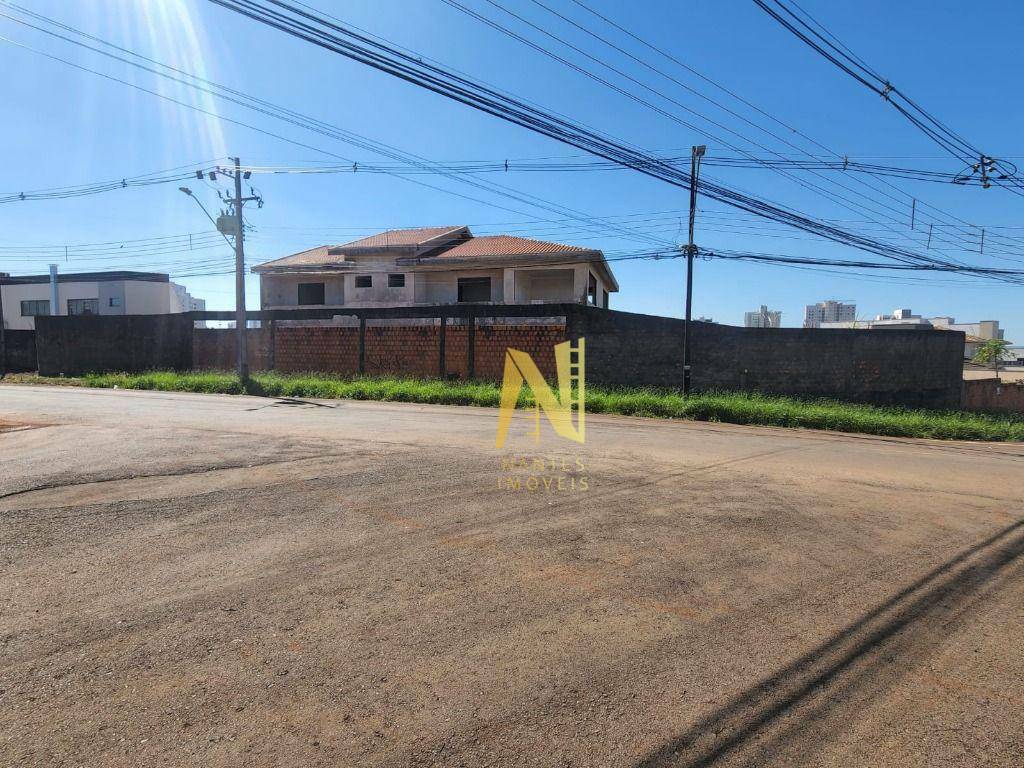 Casa à venda com 4 quartos, 500m² - Foto 1