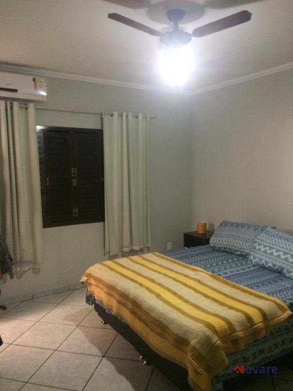 Casa à venda com 3 quartos, 220m² - Foto 3