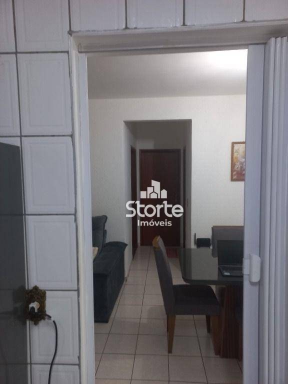 Apartamento à venda com 2 quartos, 75m² - Foto 2