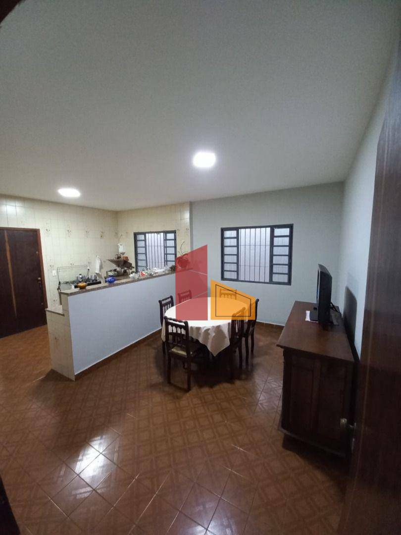 Casa à venda com 3 quartos, 253m² - Foto 3