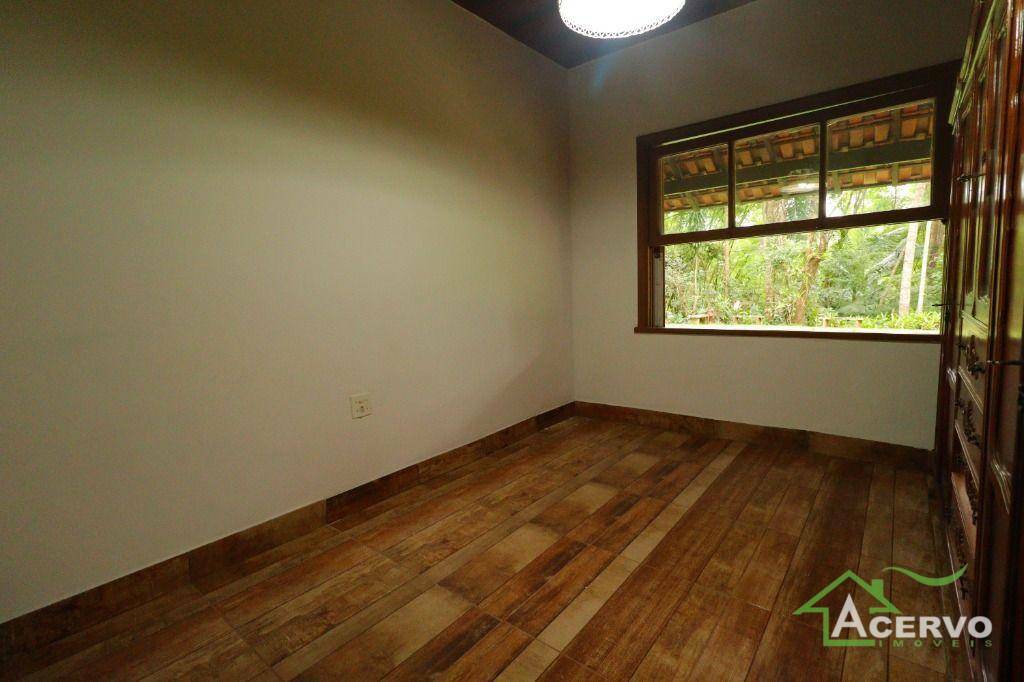 Sítio para alugar com 3 quartos, 204m² - Foto 12