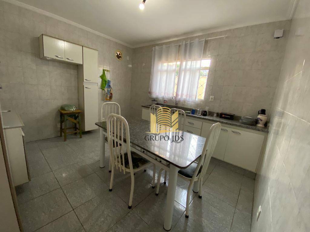 Casa à venda com 2 quartos, 190m² - Foto 6