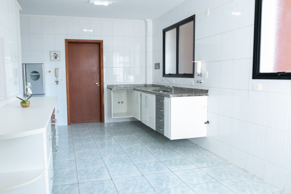 Apartamento para alugar com 4 quartos, 193m² - Foto 9