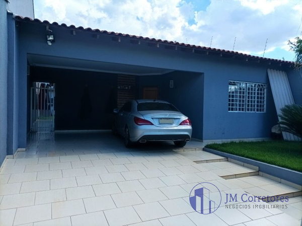 Casa à venda com 4 quartos, 220m² - Foto 2