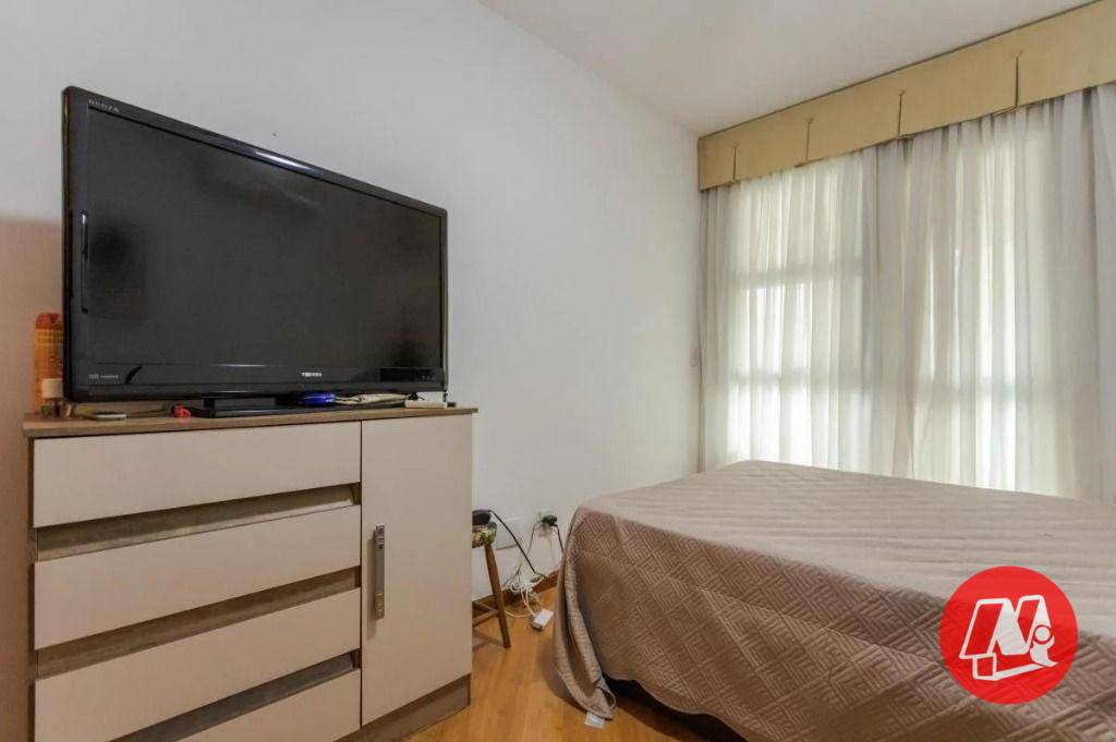 Apartamento para alugar com 3 quartos, 206m² - Foto 6