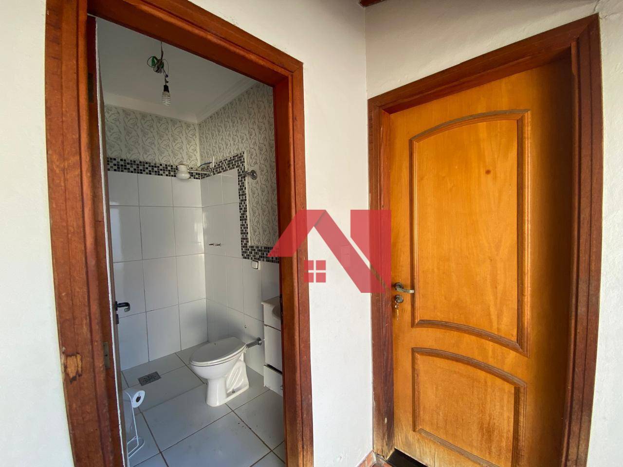 Casa à venda com 3 quartos, 228m² - Foto 2