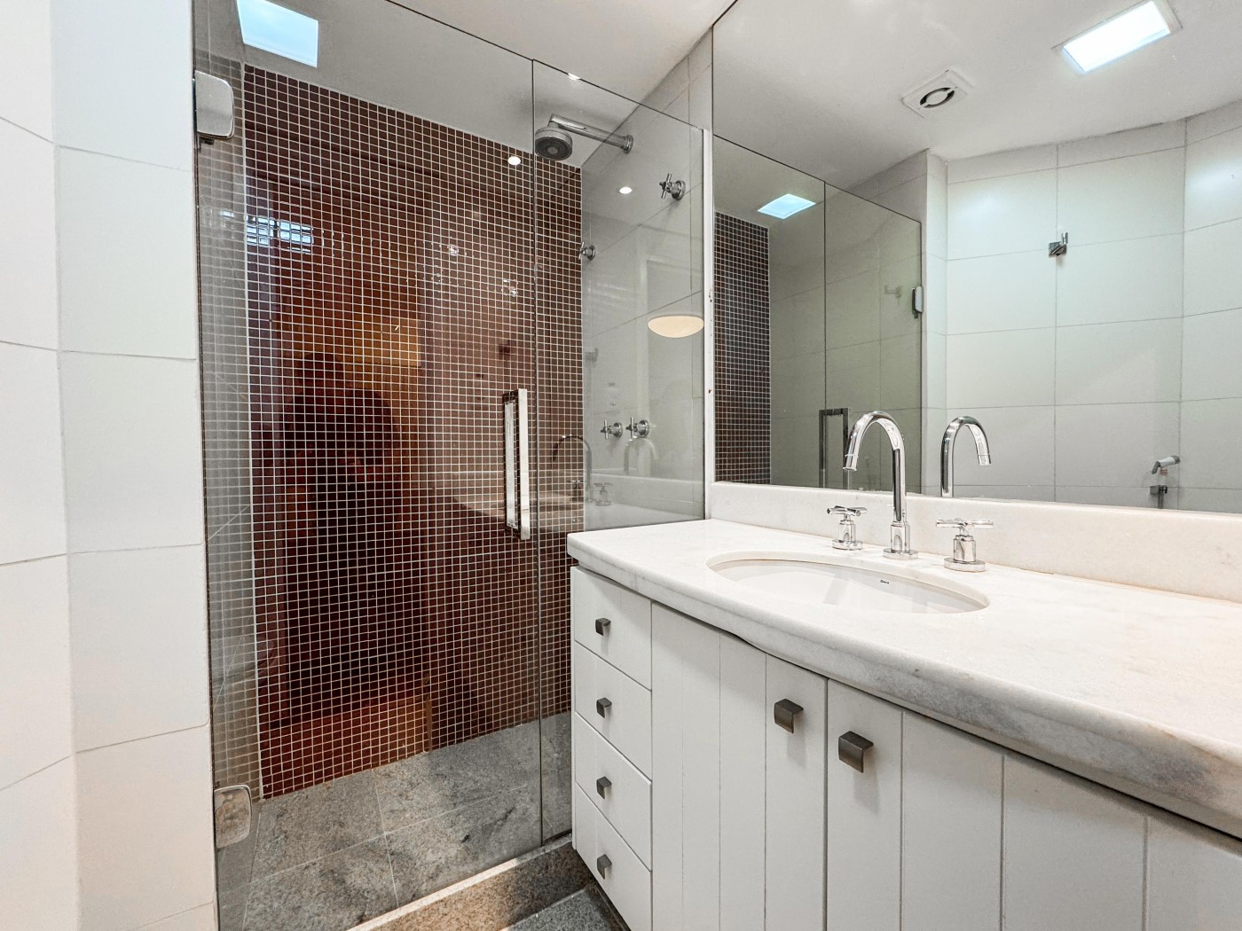 Apartamento à venda com 3 quartos, 199m² - Foto 52
