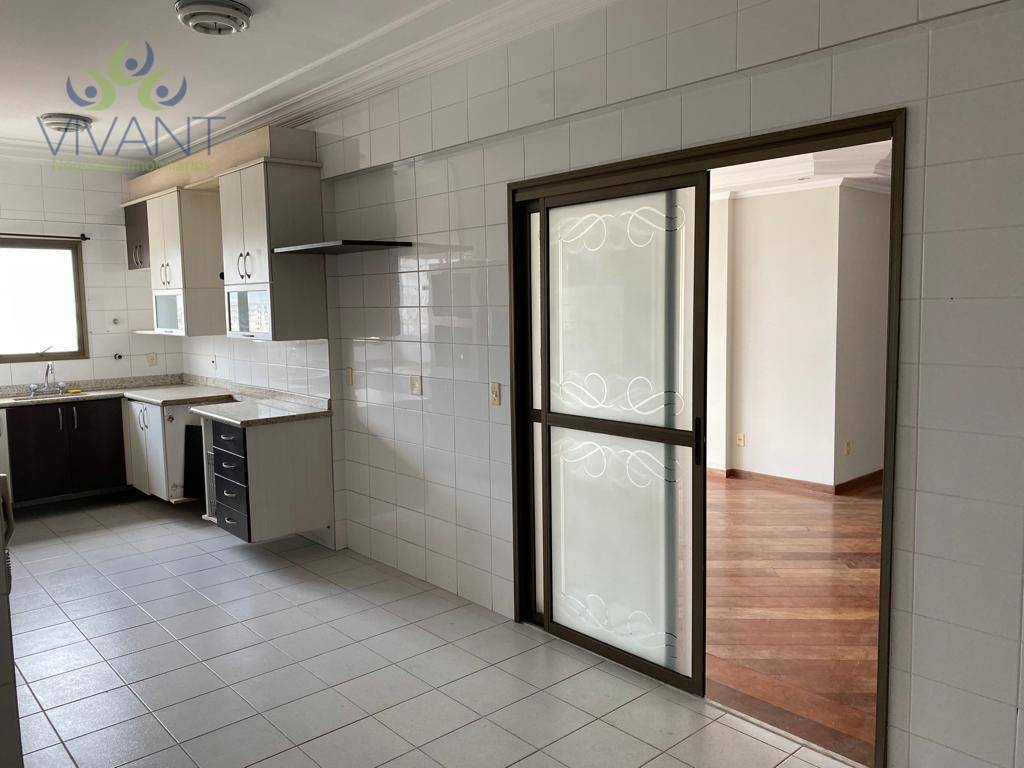 Apartamento à venda com 3 quartos, 219m² - Foto 4