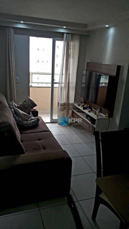 Apartamento à venda com 3 quartos, 67m² - Foto 2