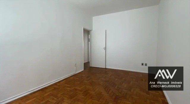 Apartamento à venda com 2 quartos, 70m² - Foto 2