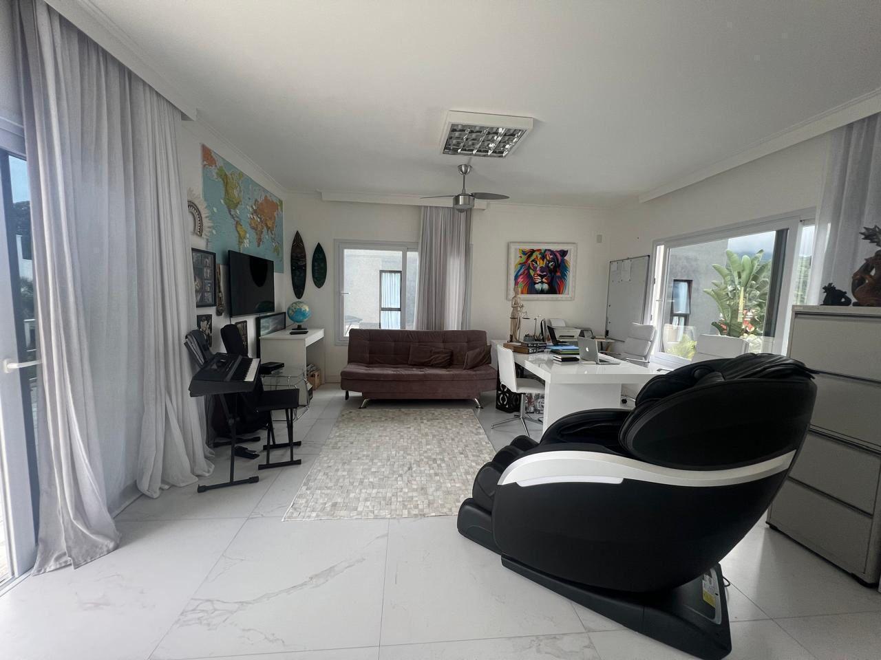 Casa de Condomínio para alugar com 3 quartos, 357m² - Foto 23