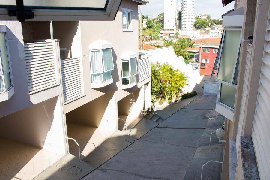 Sobrado à venda com 4 quartos, 174m² - Foto 1