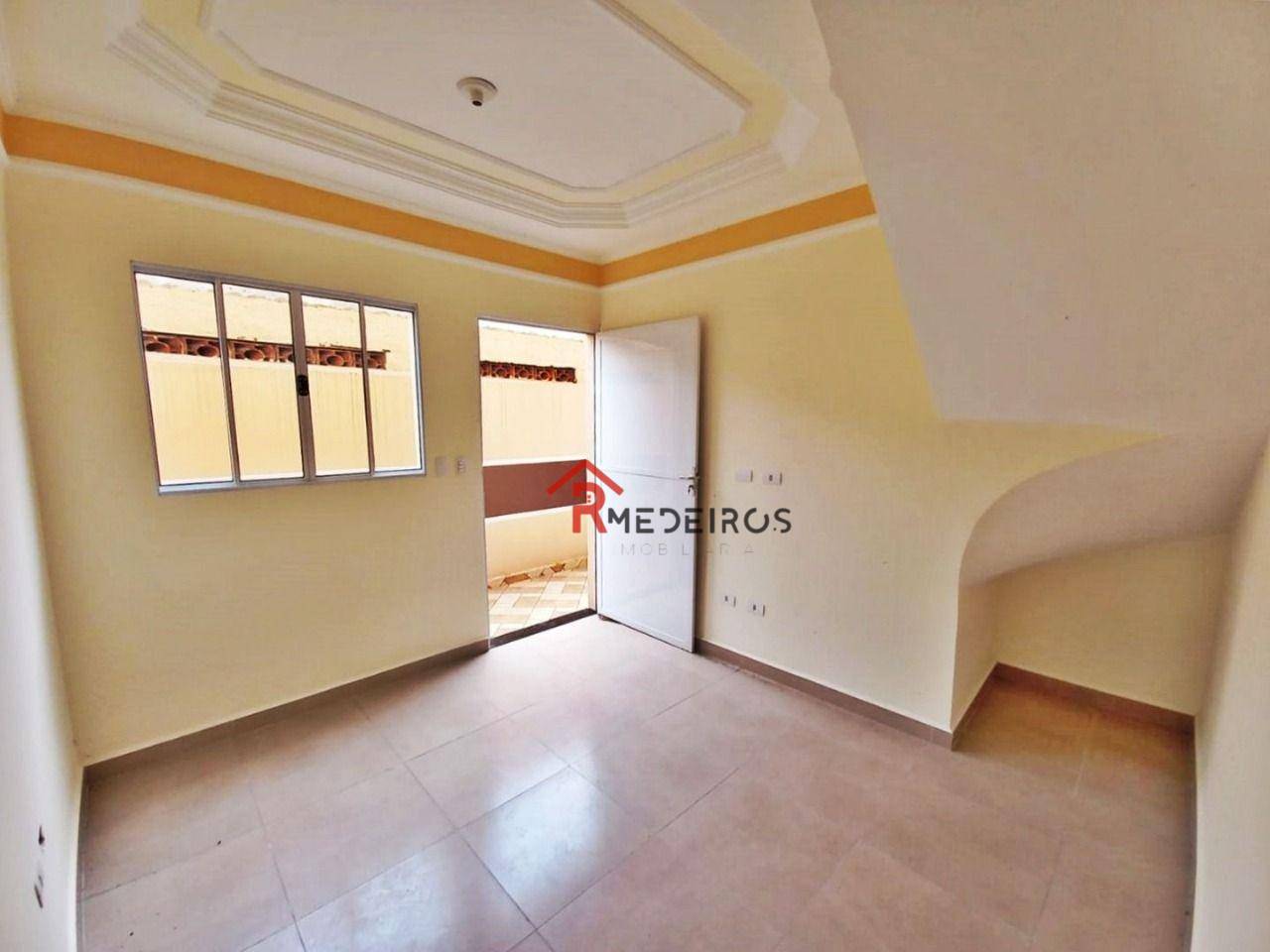 Casa à venda com 2 quartos, 50m² - Foto 4