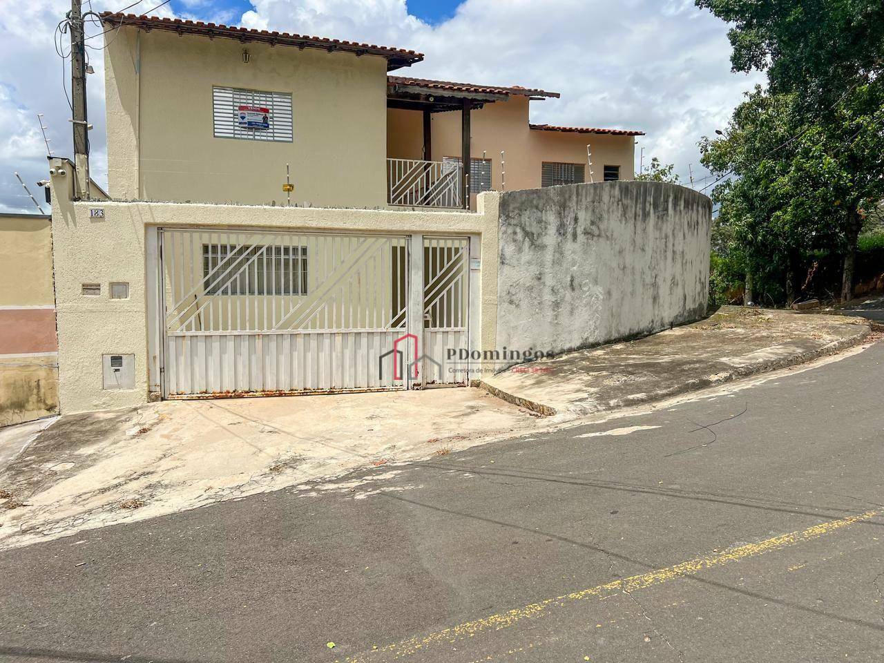 Sobrado à venda com 4 quartos, 220m² - Foto 1