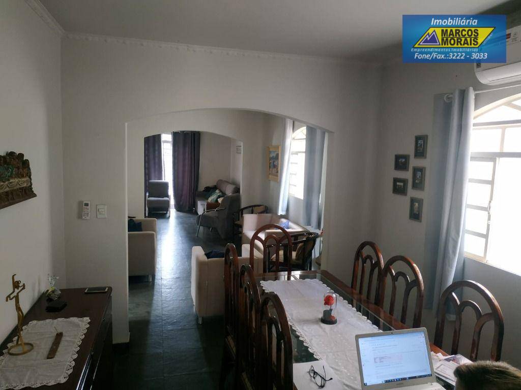 Casa à venda com 3 quartos, 178m² - Foto 2