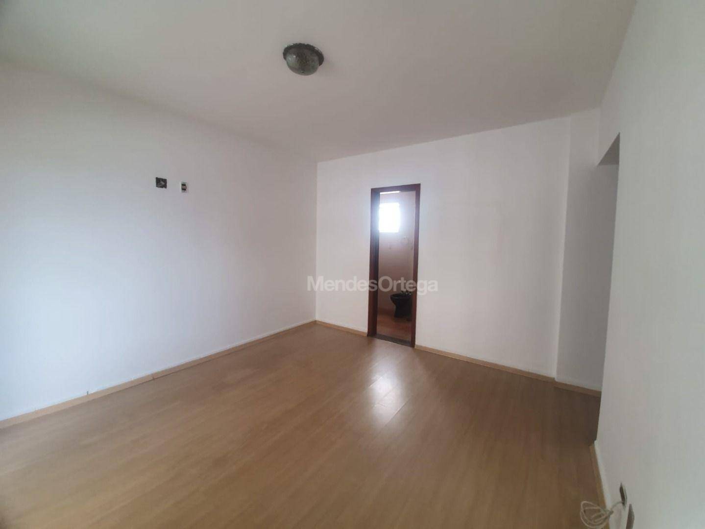 Apartamento para alugar com 3 quartos, 130m² - Foto 2