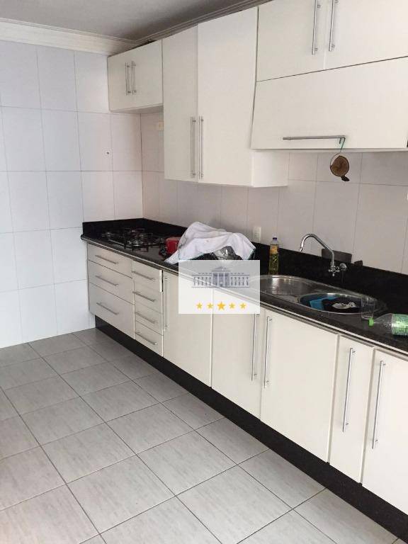 Casa à venda com 3 quartos, 271m² - Foto 1