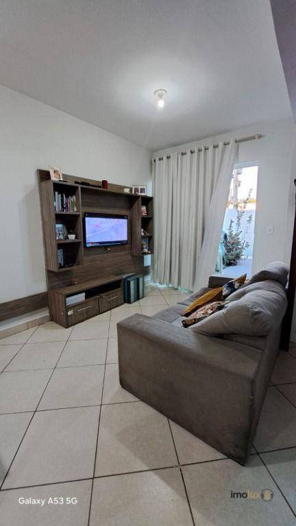 Casa à venda com 2 quartos, 77m² - Foto 3