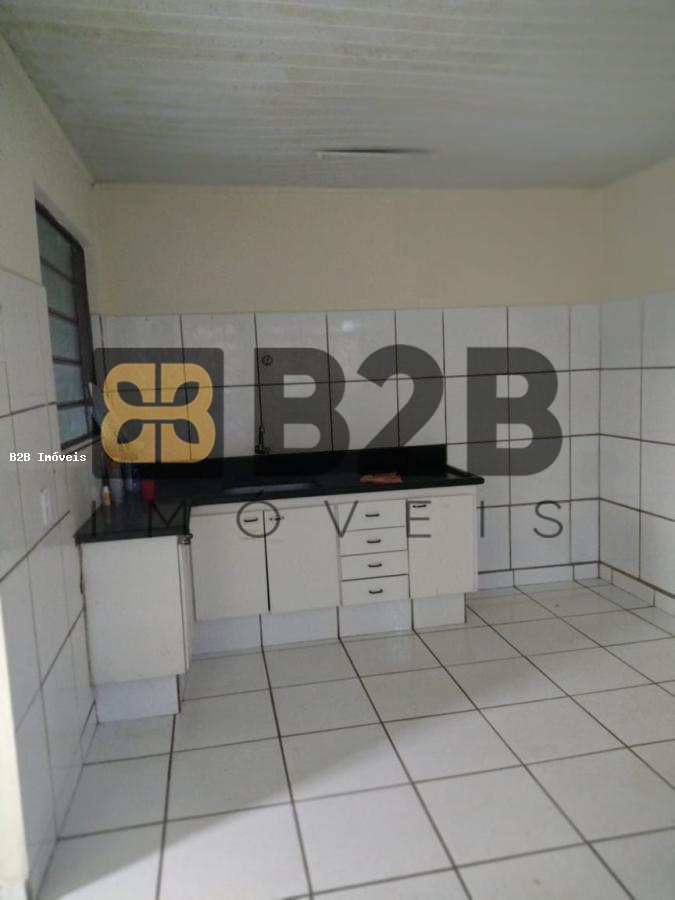 Casa à venda com 2 quartos, 170m² - Foto 2