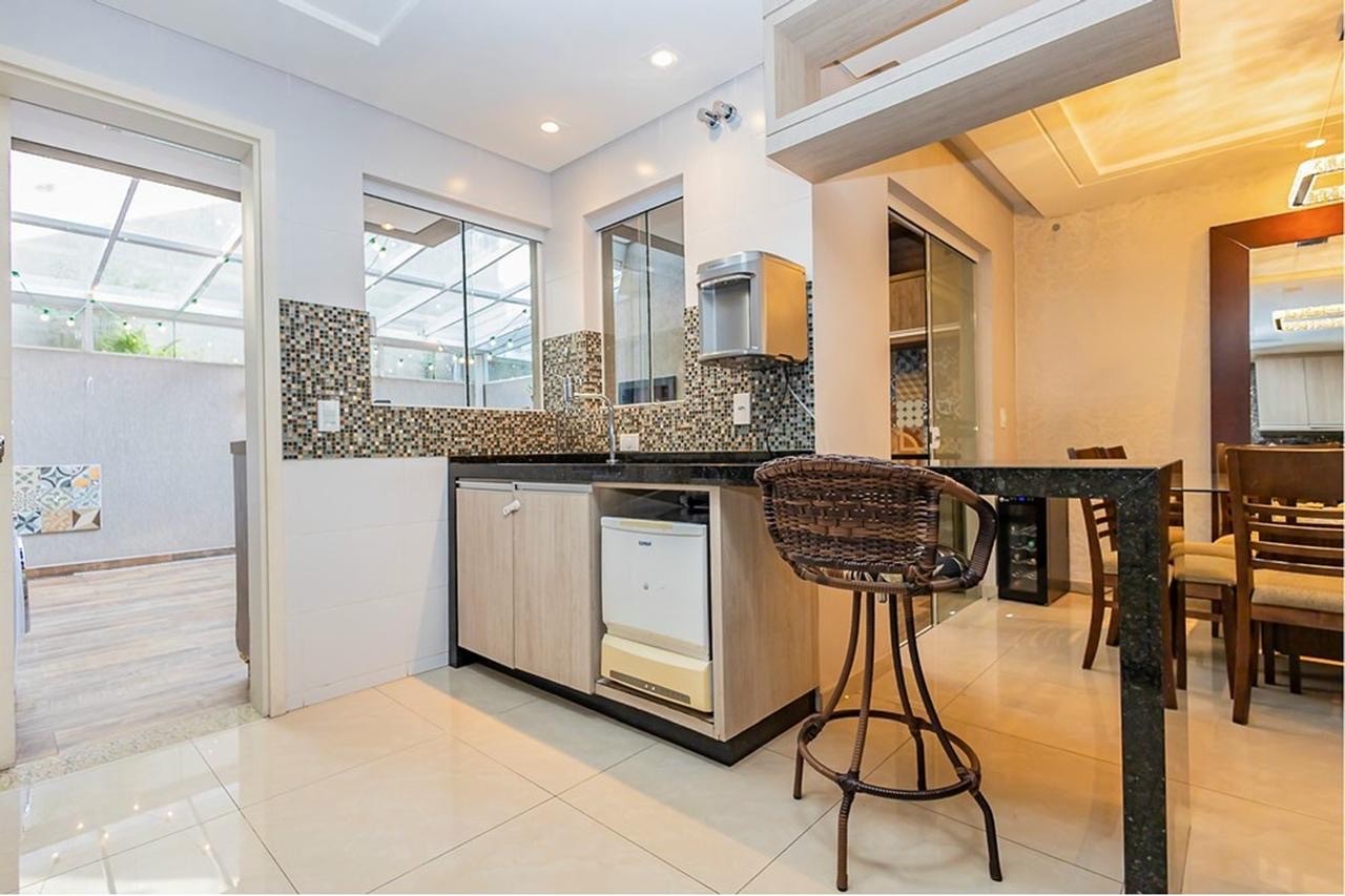 Casa à venda com 3 quartos, 184m² - Foto 2