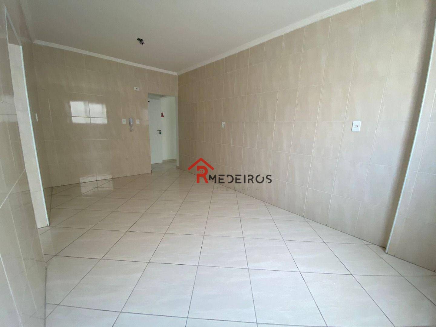 Apartamento à venda com 3 quartos, 125m² - Foto 2